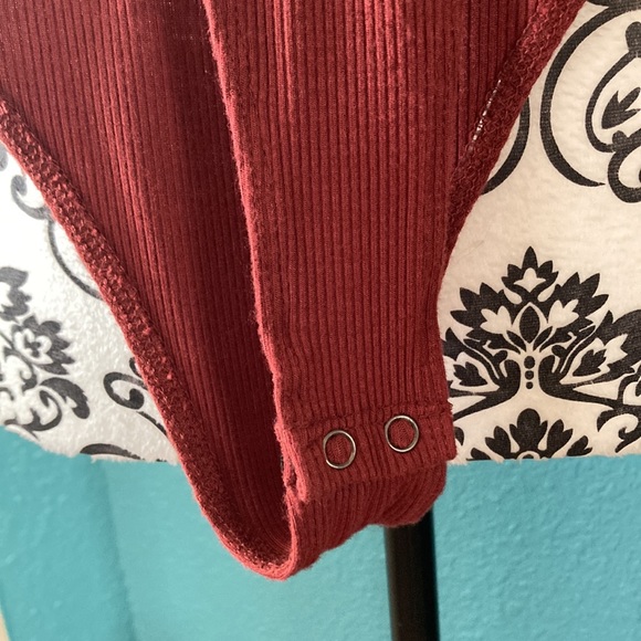 PINK ROSE | Women’s Short Sleeve V-Neck Ribbed Bodysuit - Picture 6 of 6